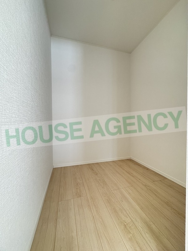 北東側洋室　ウォークインクローゼット(内装)