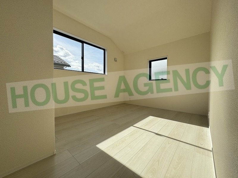 2階　南西側5.4帖の洋室(内装)