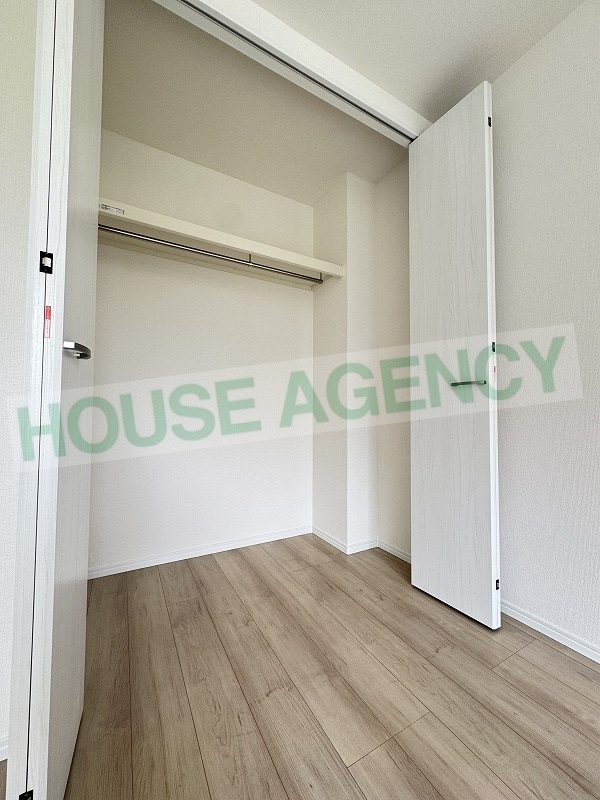 1階洋室　収納(内装)