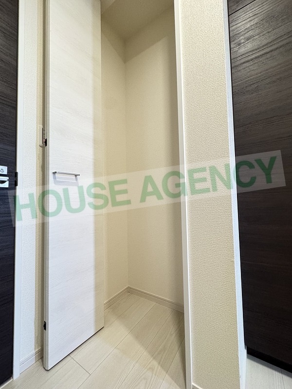 玄関横収納(玄関)