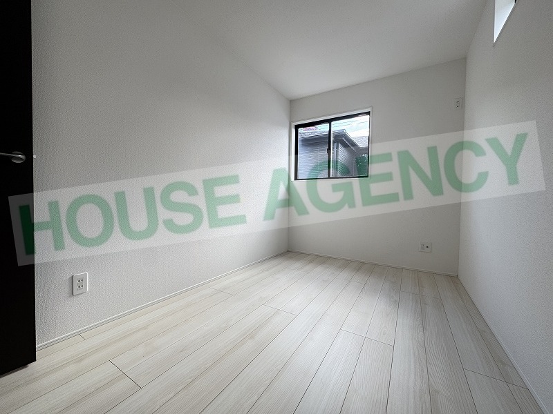 2階　西側5帖の洋室(内装)