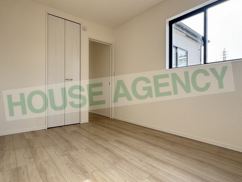 2階　西側6帖の洋室(内装)