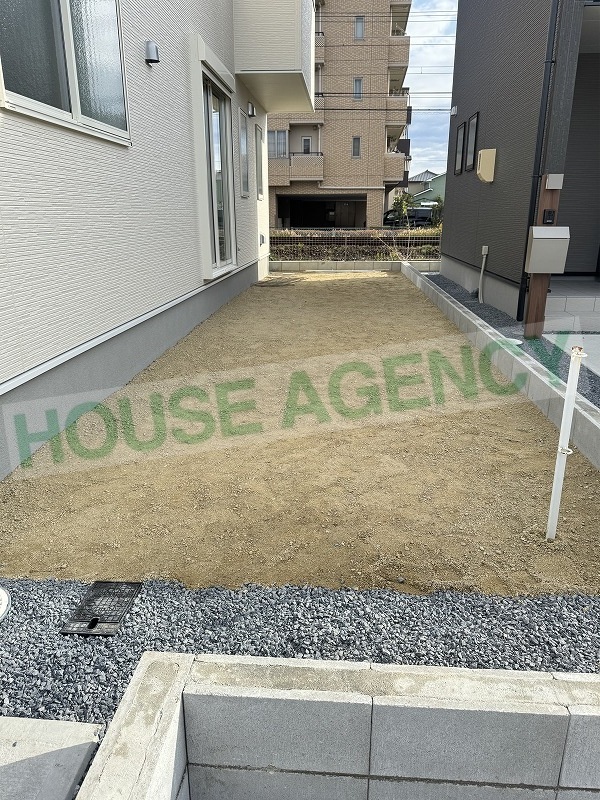 物置の設置も可能なお庭