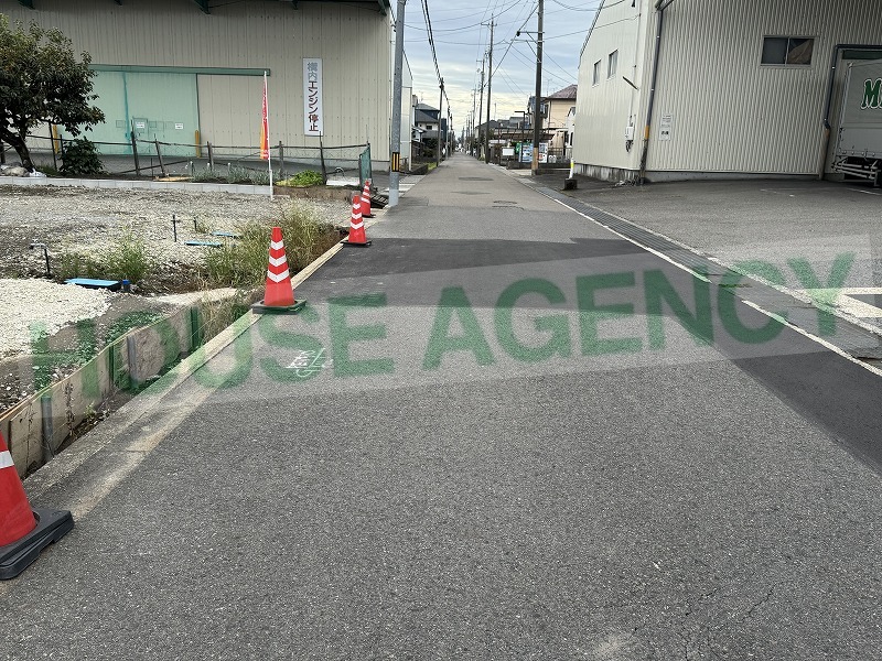 西側前面道路（幅員約5.67ｍ）