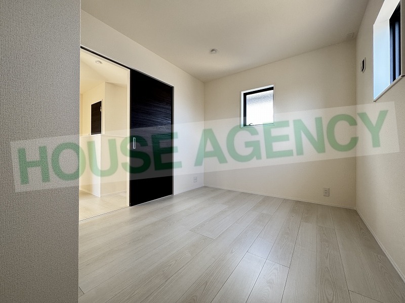 多用途にご利用可能な5.4帖のストレージルーム(内装)