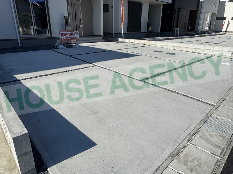 駐車しやすい広々スペース