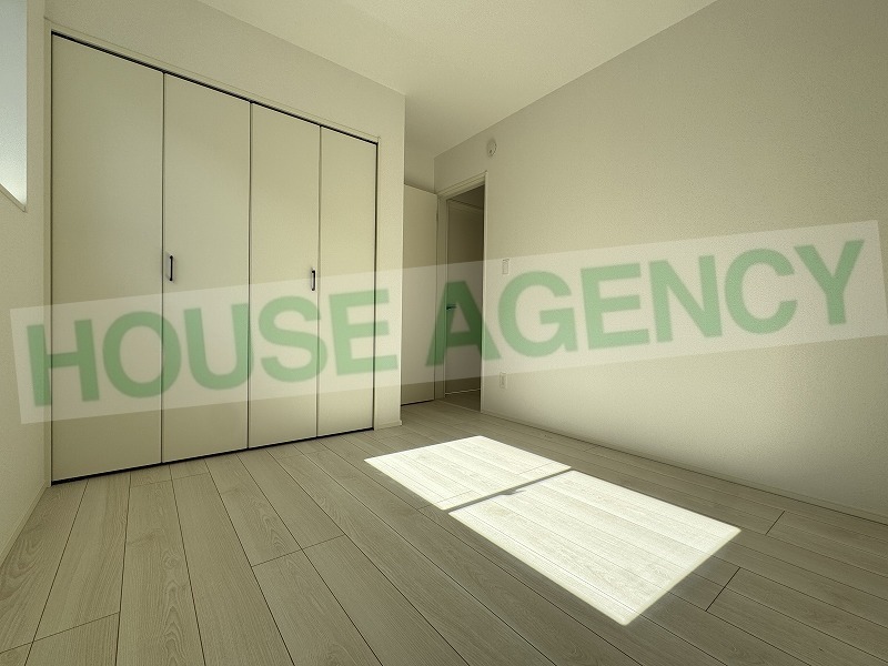 2階　中央5.25帖の洋室(内装)