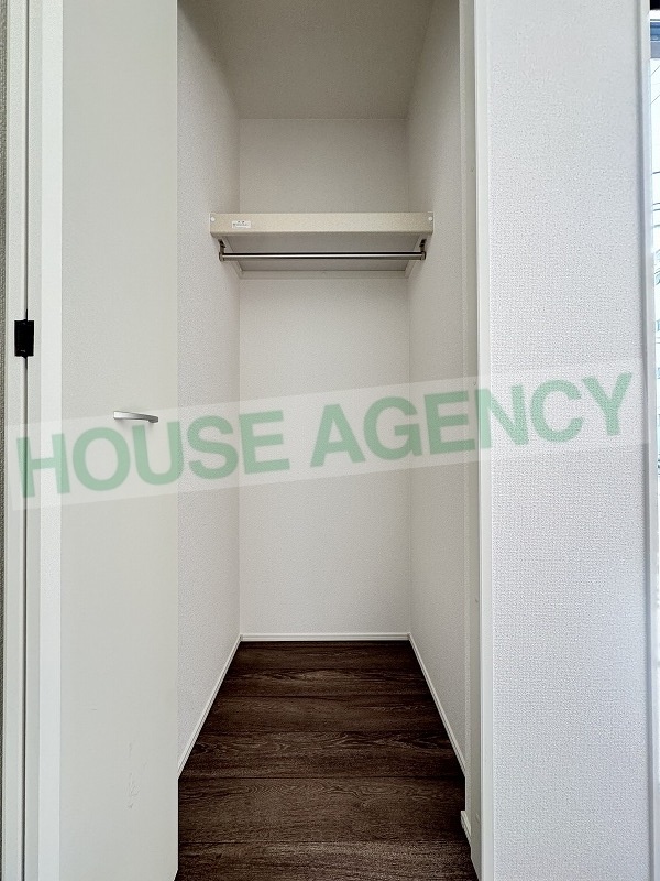 1階洋室　収納(内装)