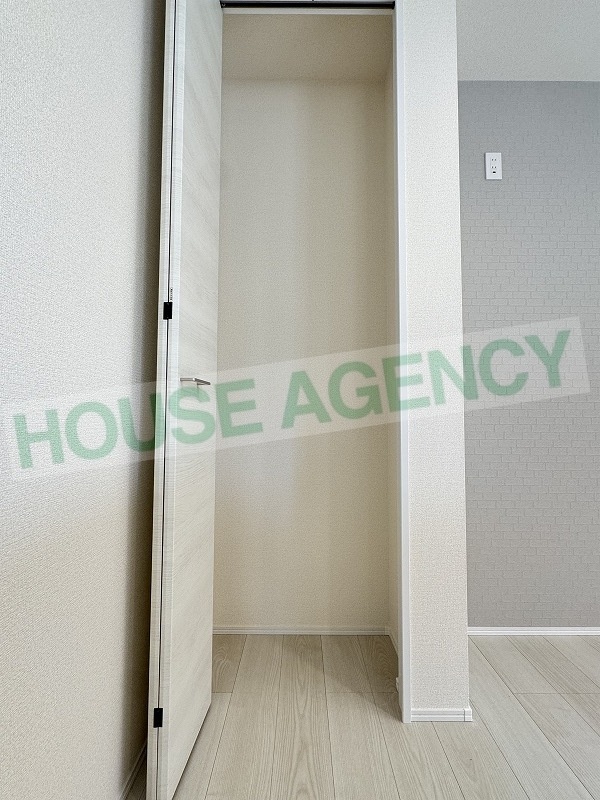 食品保存などに便利なキッチン横収納(キッチン)