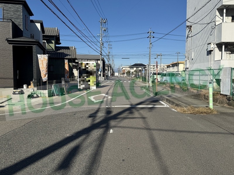 東側前面道路（幅員約9.72ｍ）