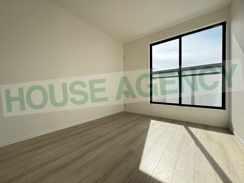 2階　中央5.25帖の洋室(内装)