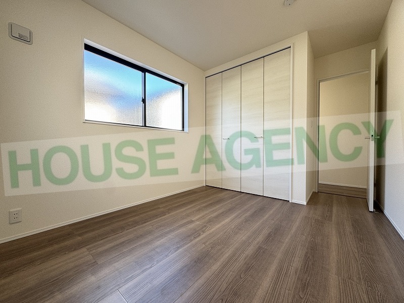 2階　北側5.7帖の洋室(内装)