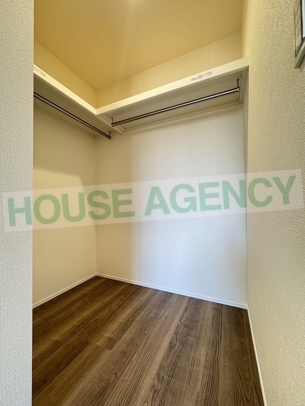 南側洋室　ウォークインクローゼット(内装)