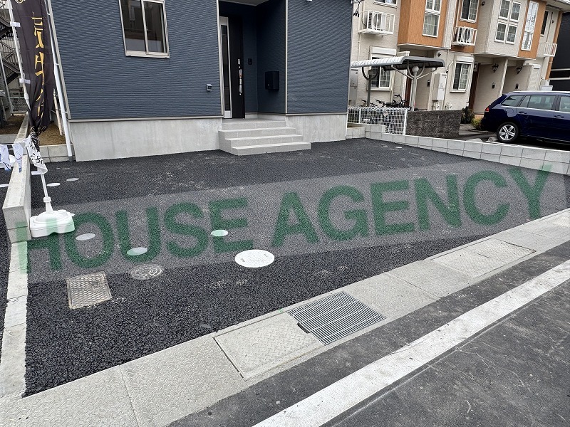 駐車しやすい広々スペース