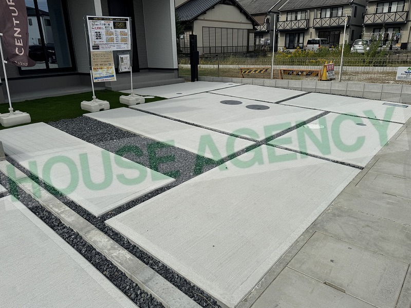 駐車しやすい広々スペース