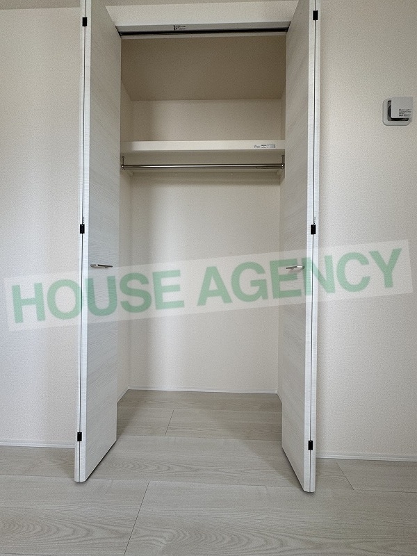 北西側洋室　収納(内装)