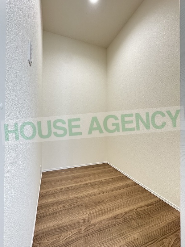 季節物の収納に便利な大型収納スペース(内装)