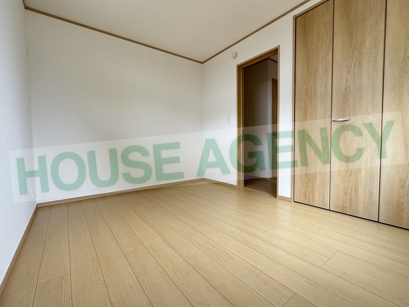 2階　南側6帖の洋室(内装)