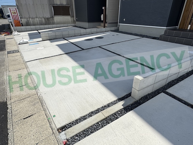 駐車しやすい広々スペース