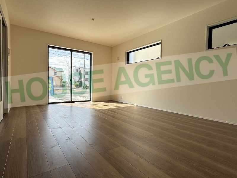 ご家族が集まるリビングは広々室内(居間)