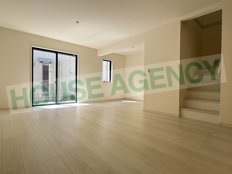 ご家族が集まるリビングはゆとりある室内(居間)