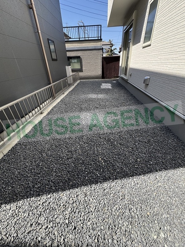 物置の設置も可能なお庭スペース