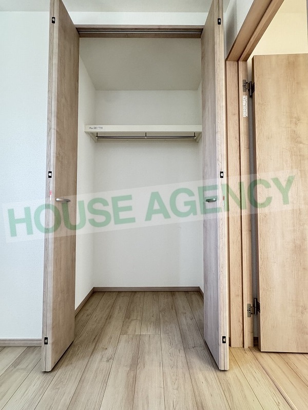 北側洋室　収納(内装)