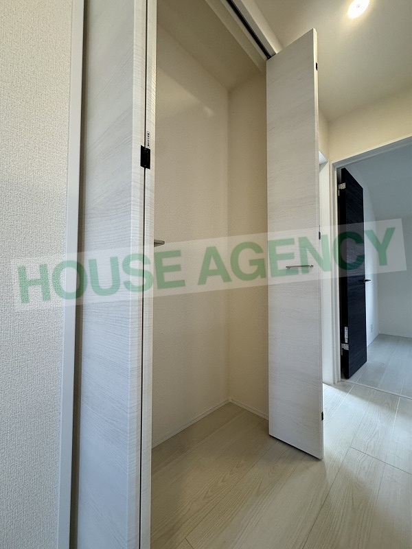 あると便利な2階通路収納(内装)