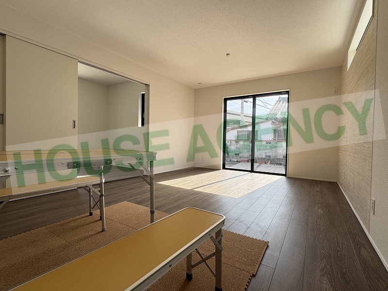 ご家族が集まるリビングはゆとりある室内(居間)