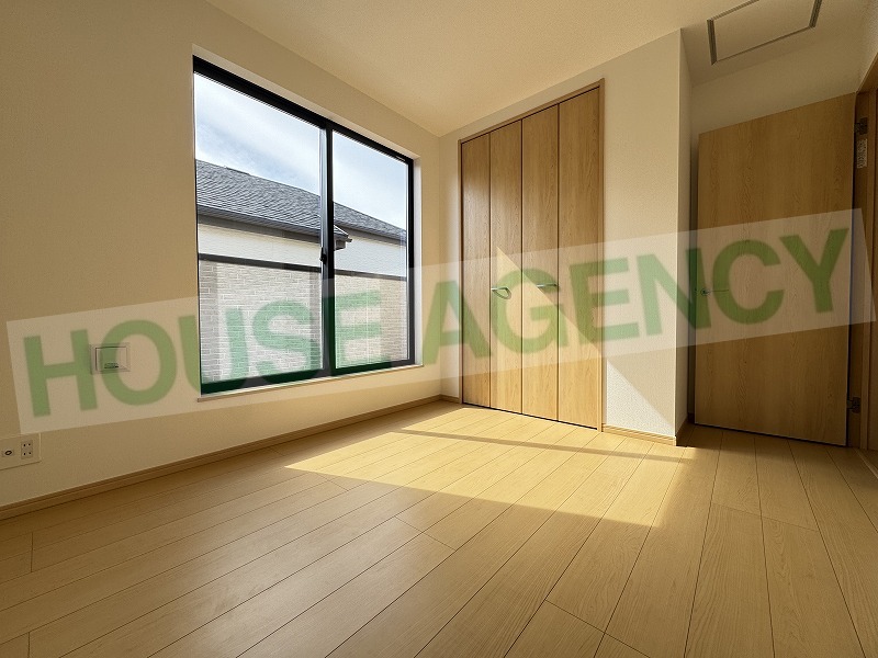 2階　中央5.25帖の洋室(内装)