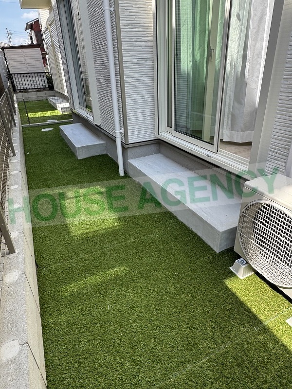 芝が設置済みのお庭スペース