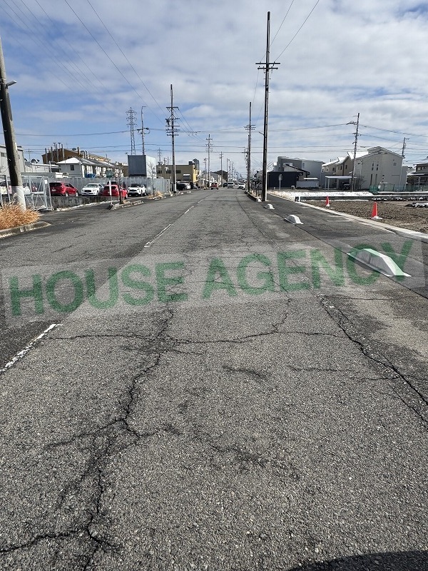 北側前面道路（幅員約16ｍ）