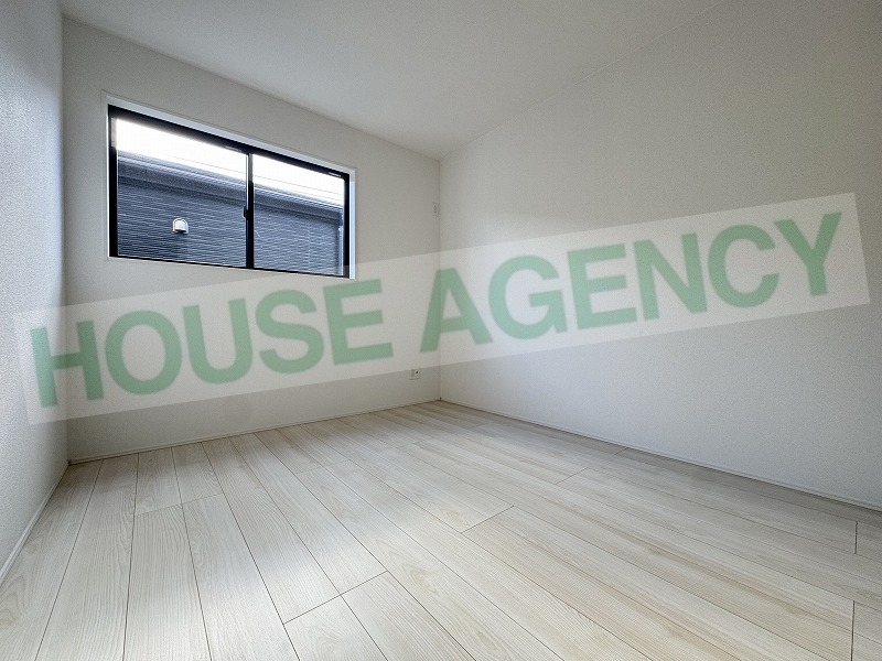 2階　中央5.25帖の洋室(内装)