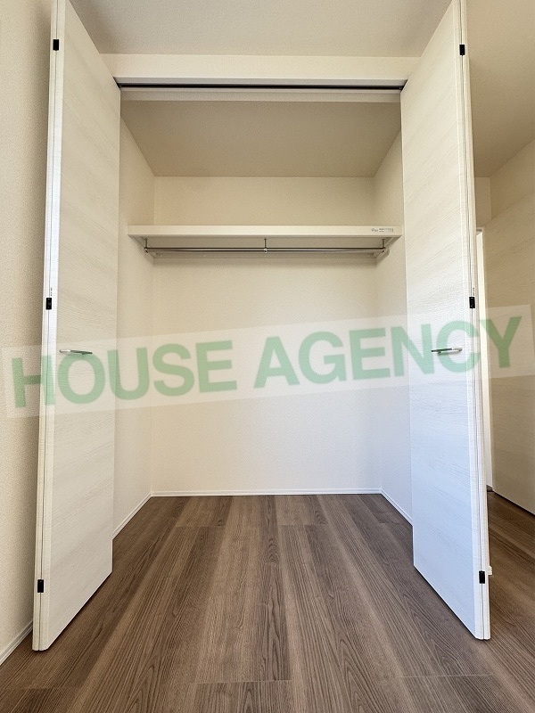 北側洋室　収納(内装)