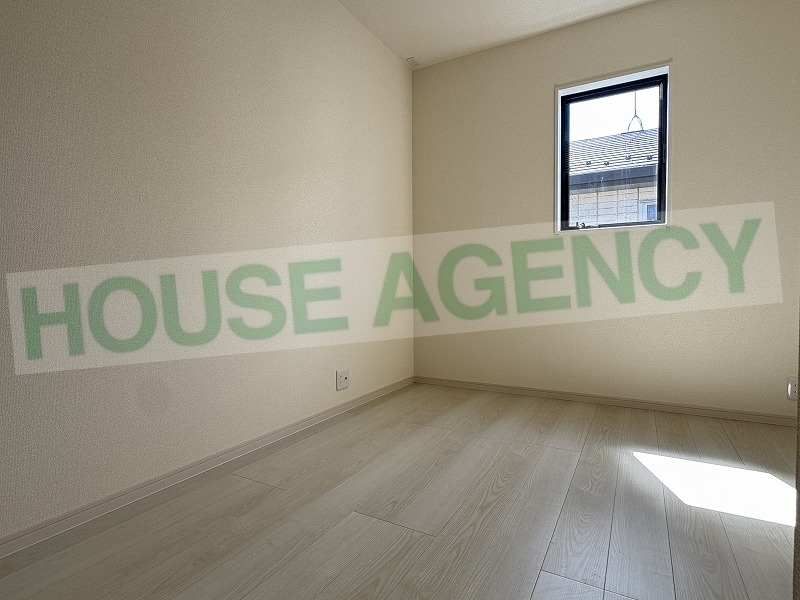 2階　南西側洋室(内装)