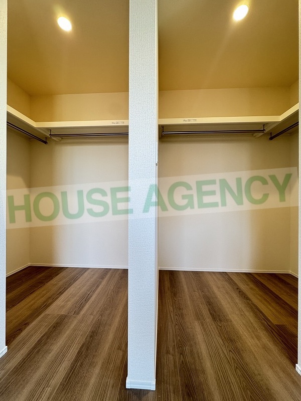 北側洋室　大型ウォークインクローゼット(内装)