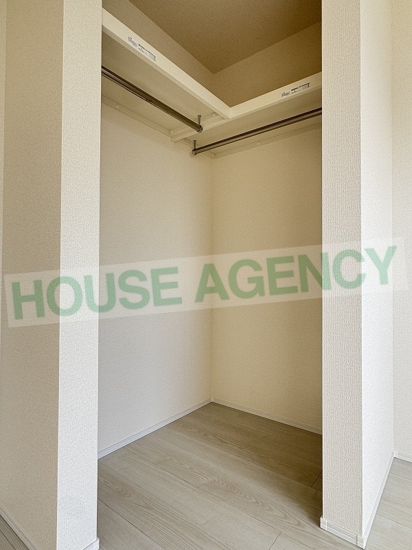 中央洋室　ウォークインクローゼット(内装)