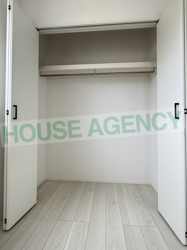 北西側洋室　収納(内装)