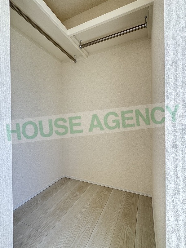 南東側洋室　ウォークインクローゼット(内装)