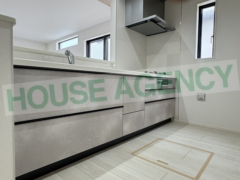 ご家族やご友人とおしゃべりしながらお料理可能な対面式キッチン(キッチン)