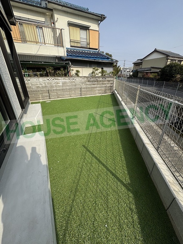 東側には嬉しいお庭スペース