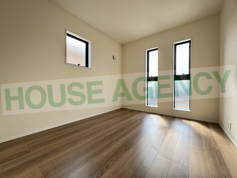 2階　南東側5.7帖の洋室(内装)