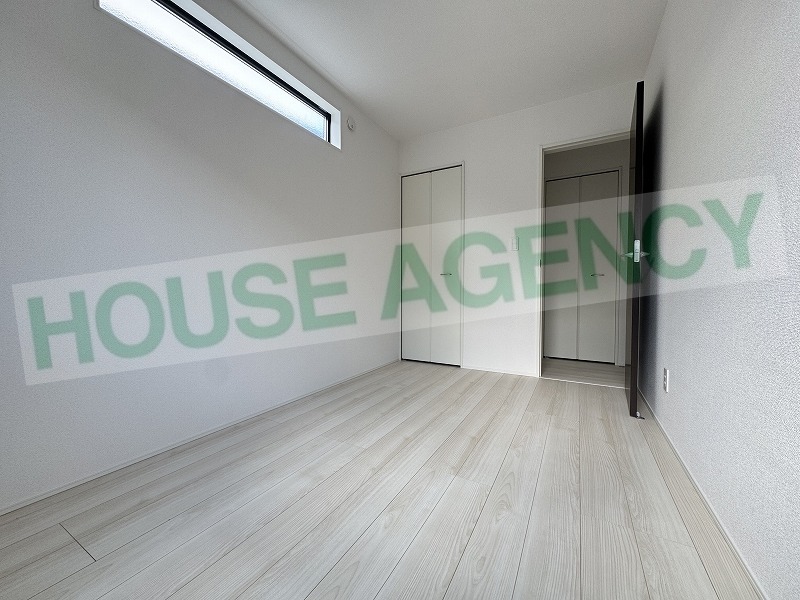 2階　西側5帖の洋室(内装)