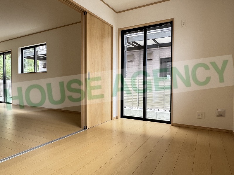 1階　5帖の洋室(内装)