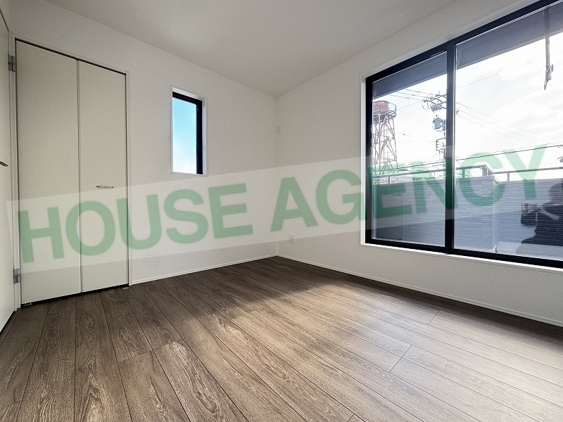 2階　中央5.25帖の洋室(内装)