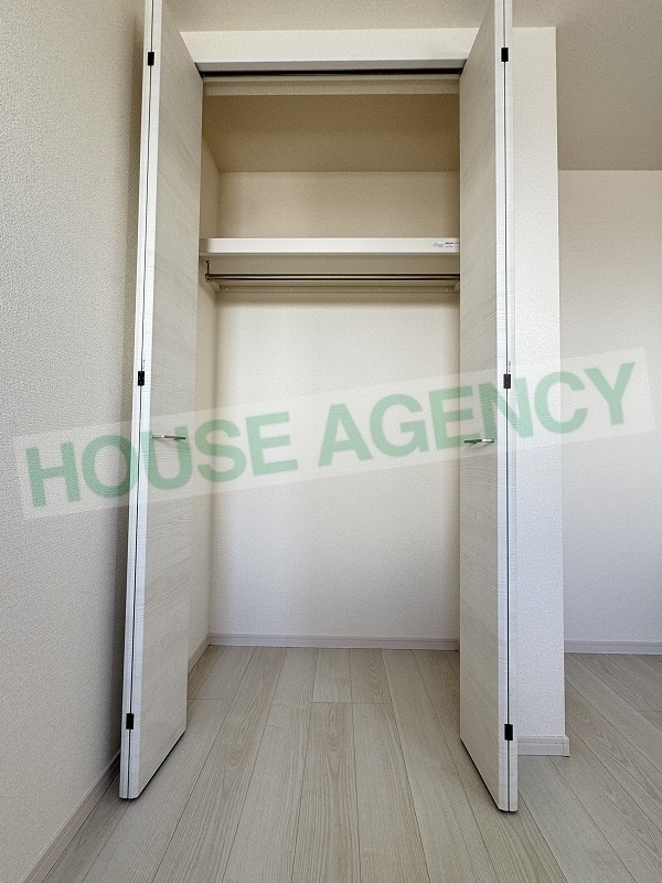 1階洋室　収納(内装)