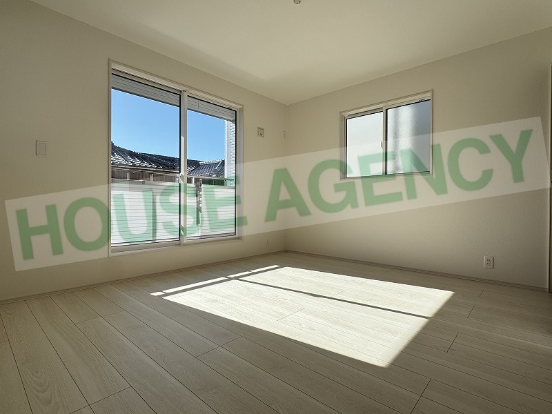 2階　南西側7.312帖の洋室(内装)