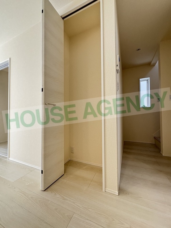 食品保存などに便利なキッチン横収納(キッチン)