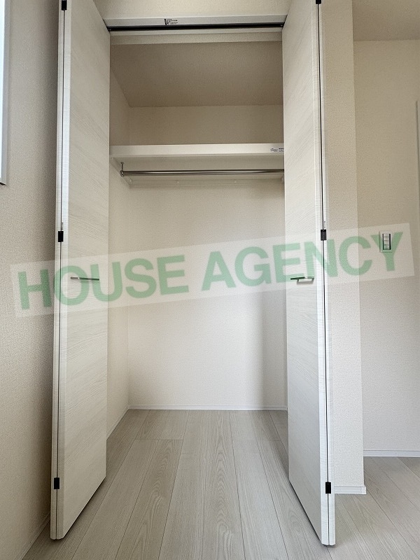 北西側洋室　収納(内装)