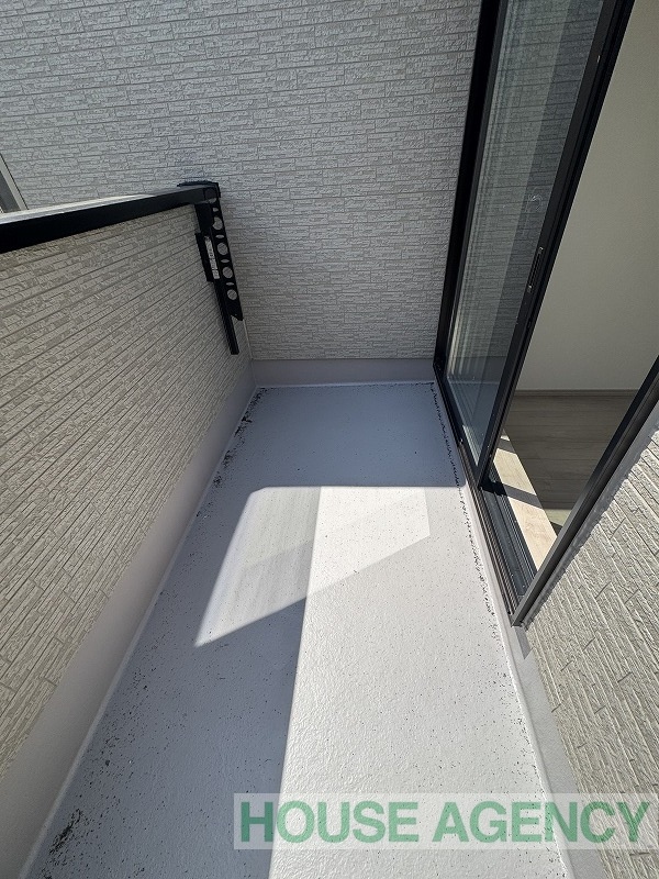 2面バルコニーでお布団干しも楽々